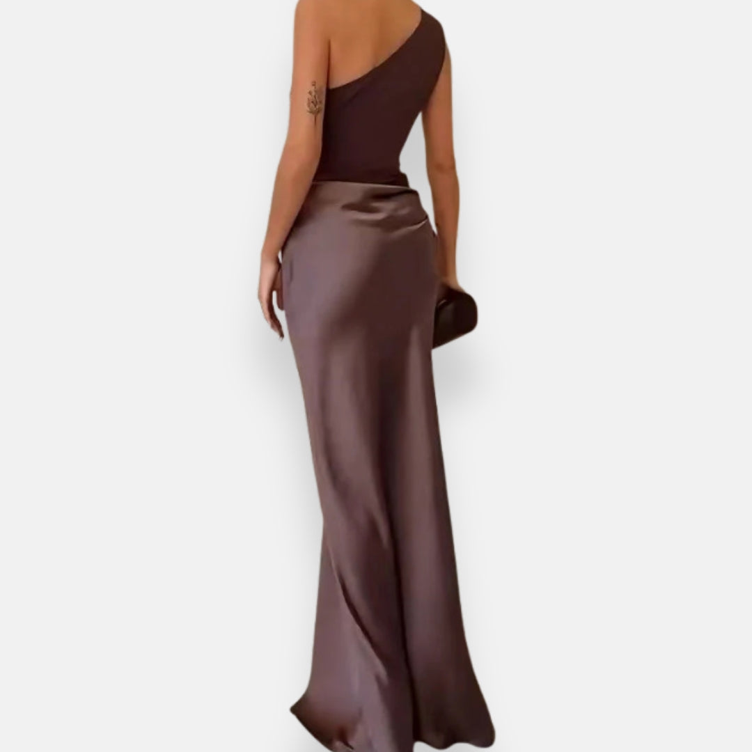 Victoire | Robe maxi plissée à une épaule