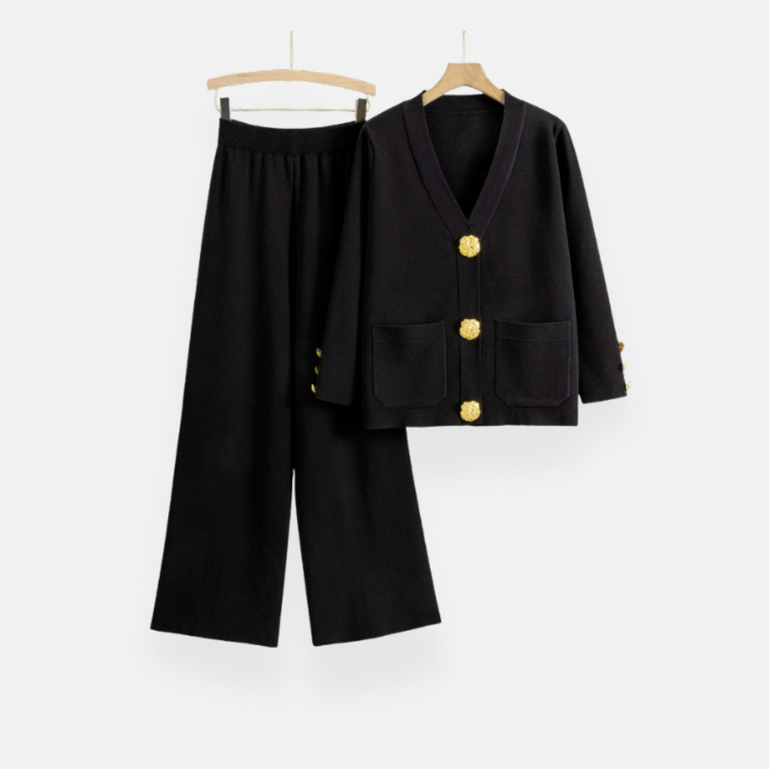 Francine | Ensemble en tricot chic à boutons dorés
