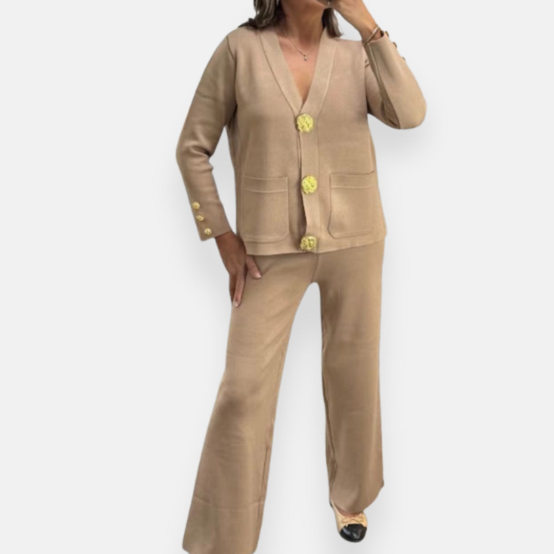 Francine | Ensemble en tricot chic à boutons dorés