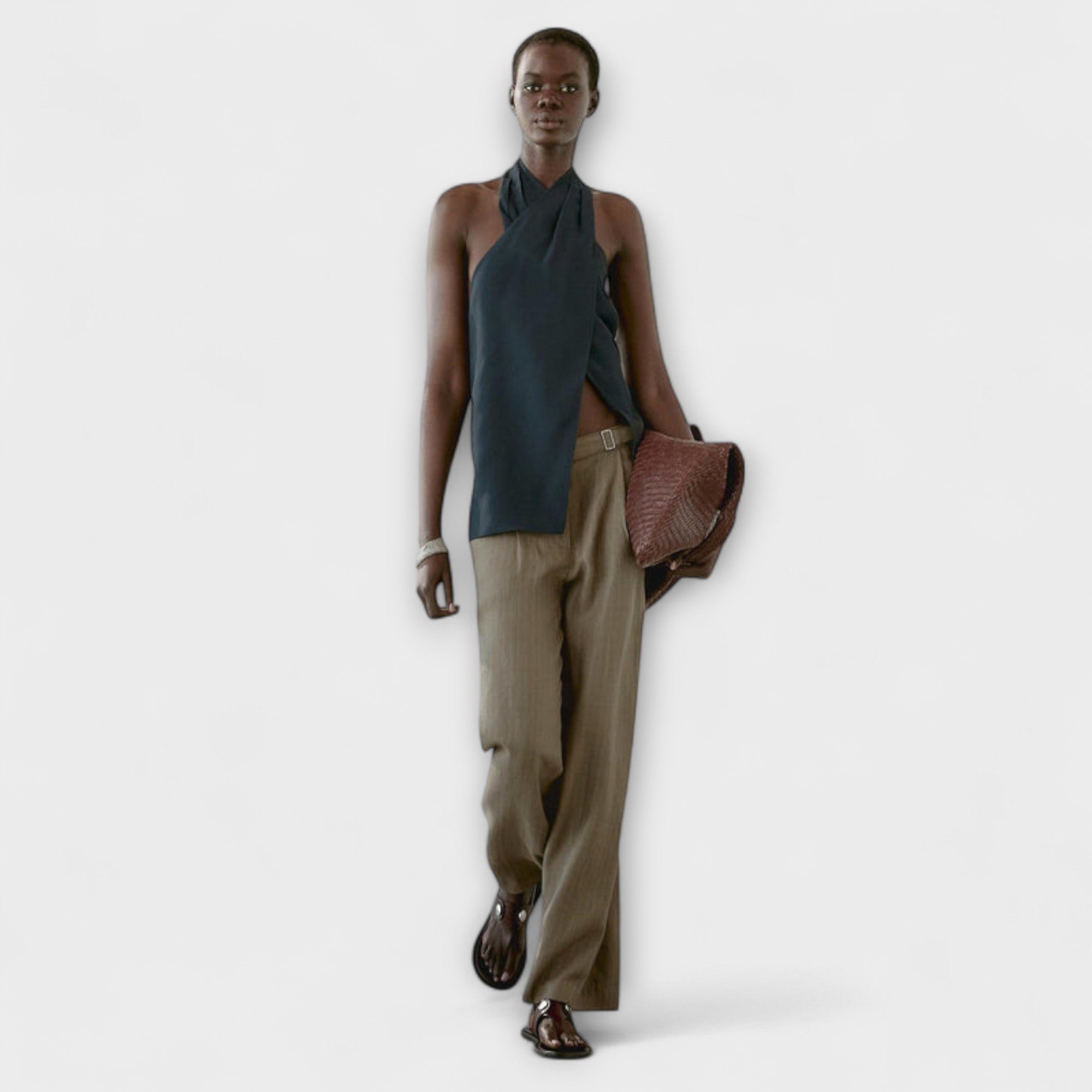 Hannah | Top Halter Neck Bleu avec Découpe au Dos
