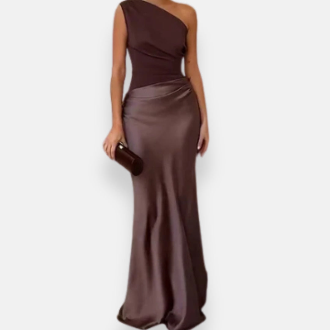 Victoire | Robe maxi plissée à une épaule