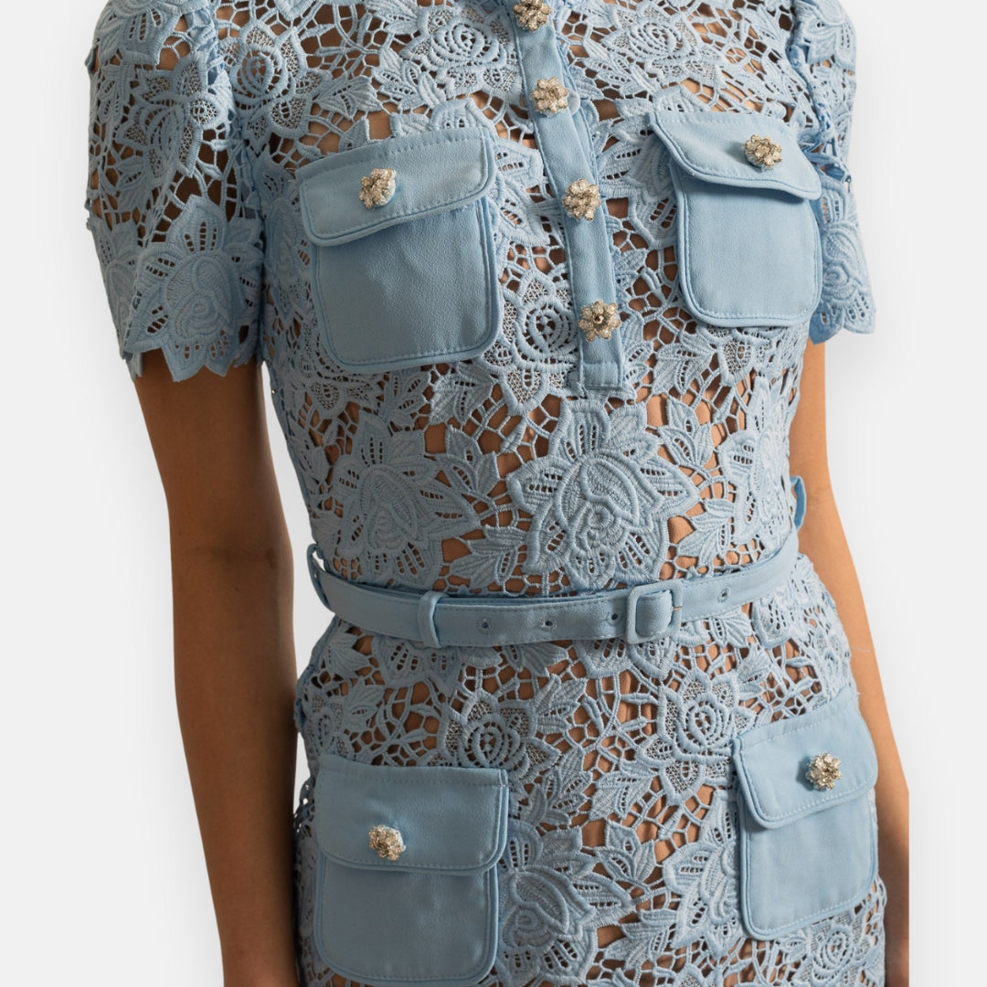 Amance | Robe fleurie brodée à manches courtes