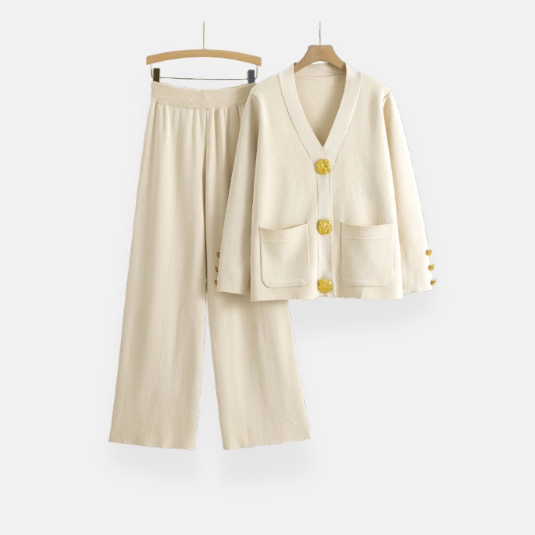 Francine | Ensemble en tricot chic à boutons dorés