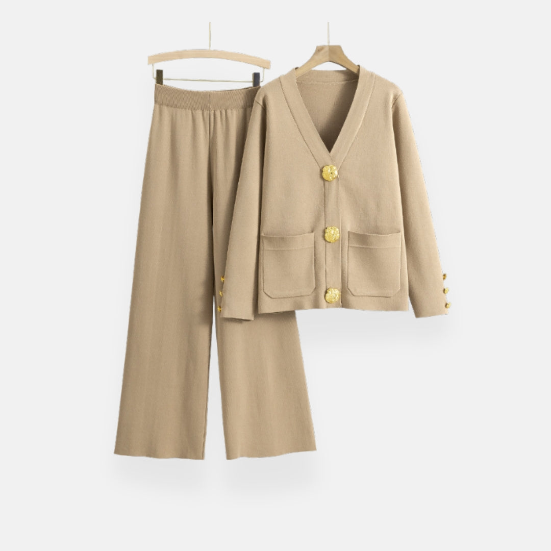 Francine | Ensemble en tricot chic à boutons dorés