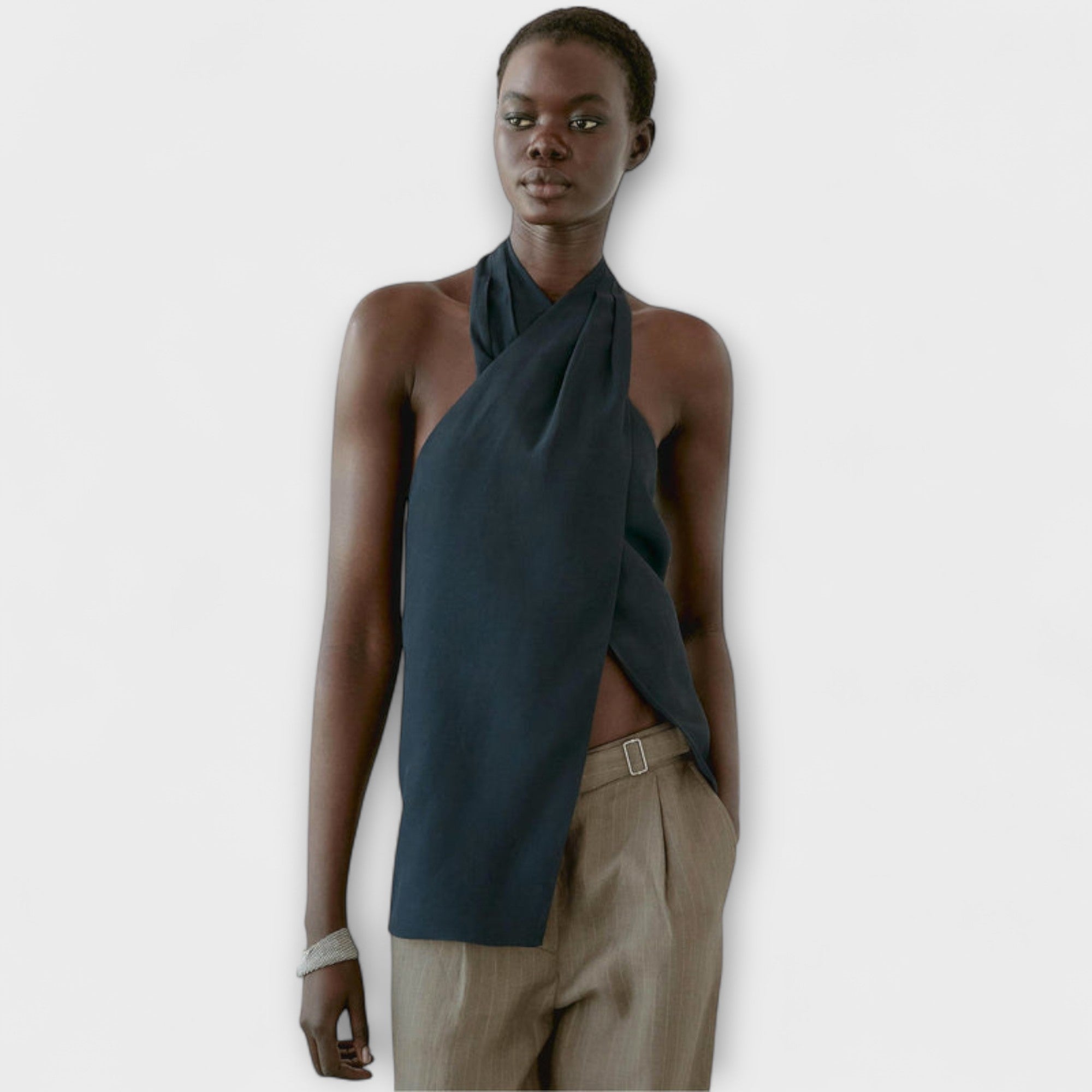 Hannah | Top Halter Neck Bleu avec Découpe au Dos